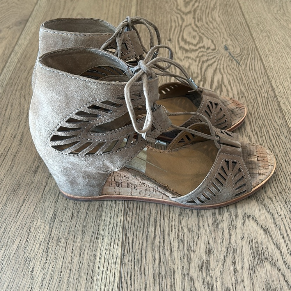Dolce vita lace up wedge. - Picture 2 of 6